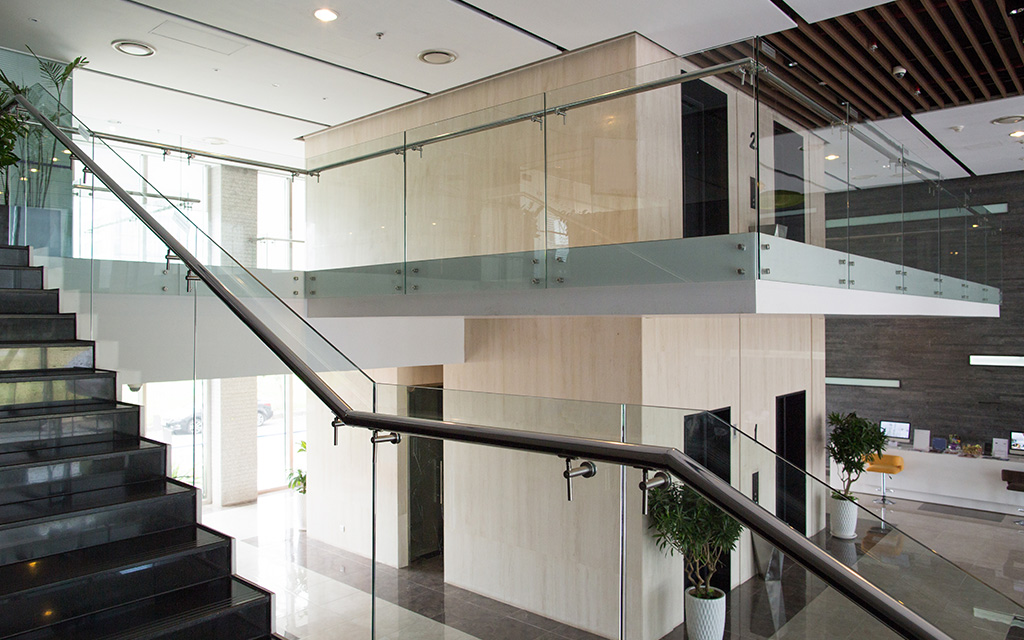 Glass fittings are the best way to modernise a home.