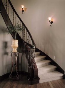 Pretty and minimal staircase design in wooden tones 